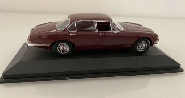 Minichamps Paul's Model Art Jaguar XJ 12 Series II 1975 limitiertes Metallmodell (2042)